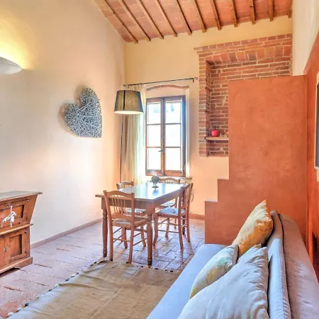 With Pool And Spacious Park A Few Kilometres From Montepulciano