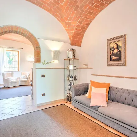 With Pool And Spacious Park A Few Kilometres From Montepulciano