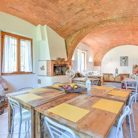 With Pool And Spacious Park A Few Kilometres From Montepulciano * Binami