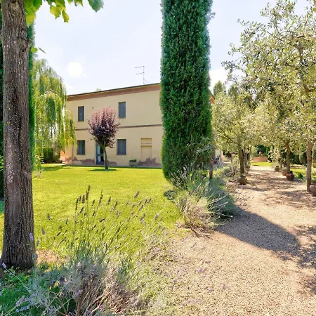 With Pool And Spacious Park A Few Kilometres From Montepulciano