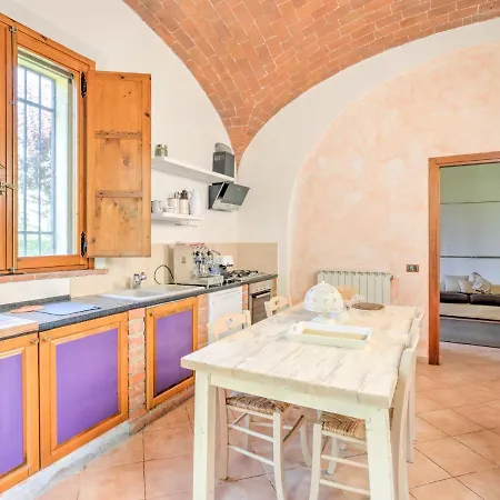 With Pool And Spacious Park A Few Kilometres From Montepulciano