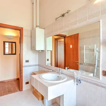 With Pool And Spacious Park A Few Kilometres From Montepulciano